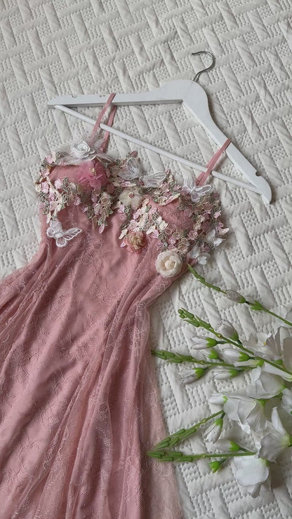 Dreamy lace detailed dress