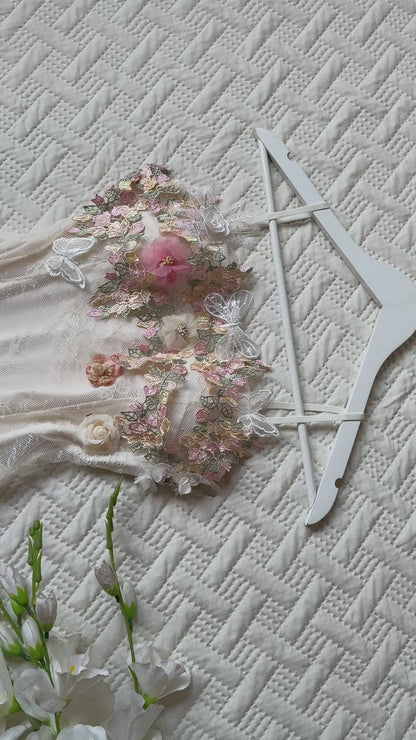 Dreamy lace detailed dress