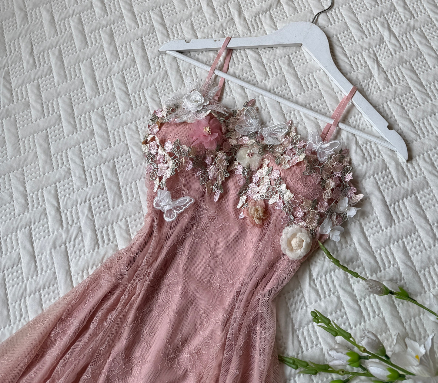 Dreamy lace detailed dress