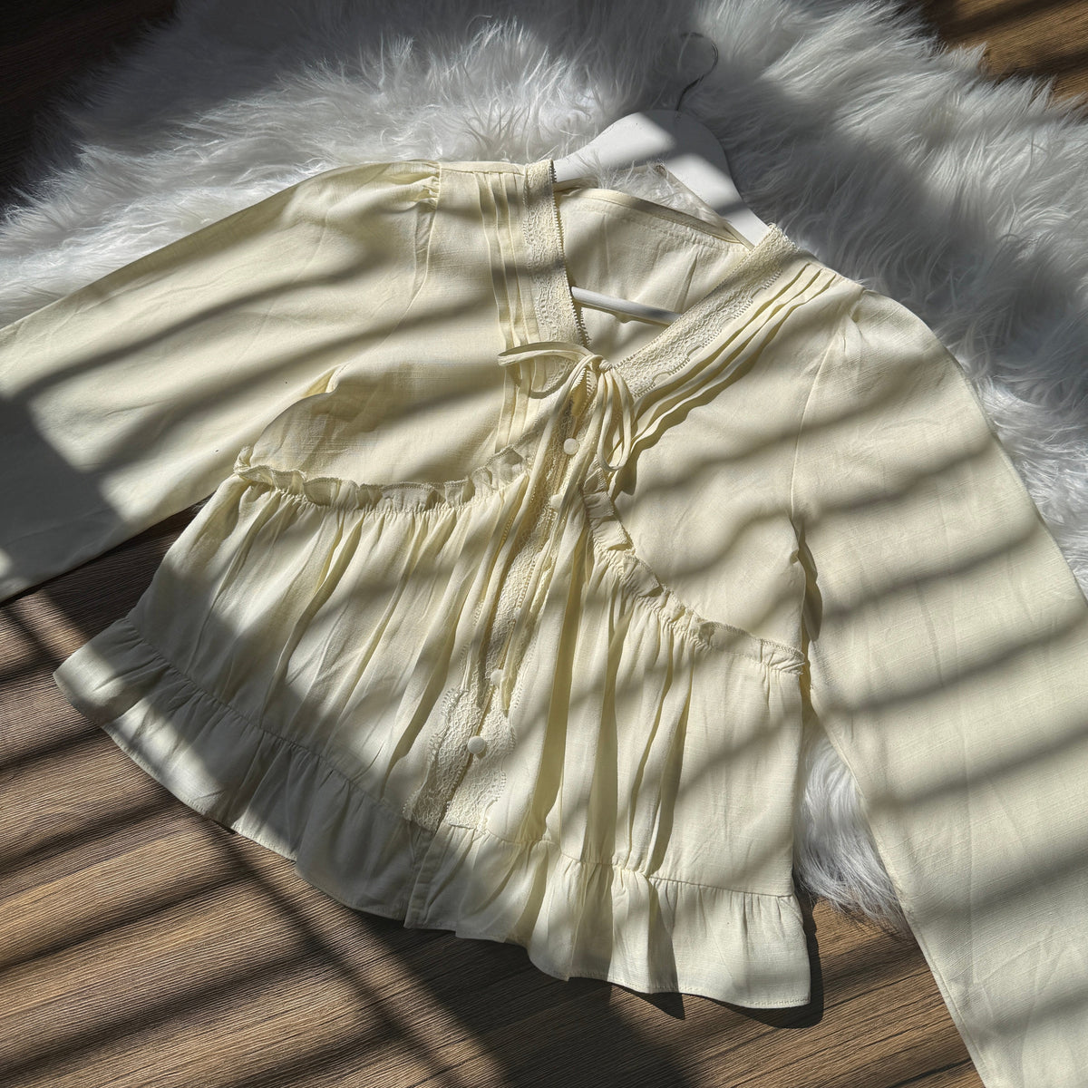 Gorgeous lace detailed linen tops