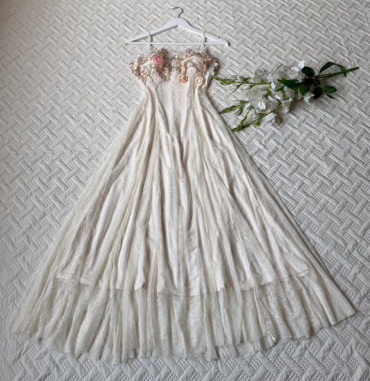 Dreamy lace detailed dress