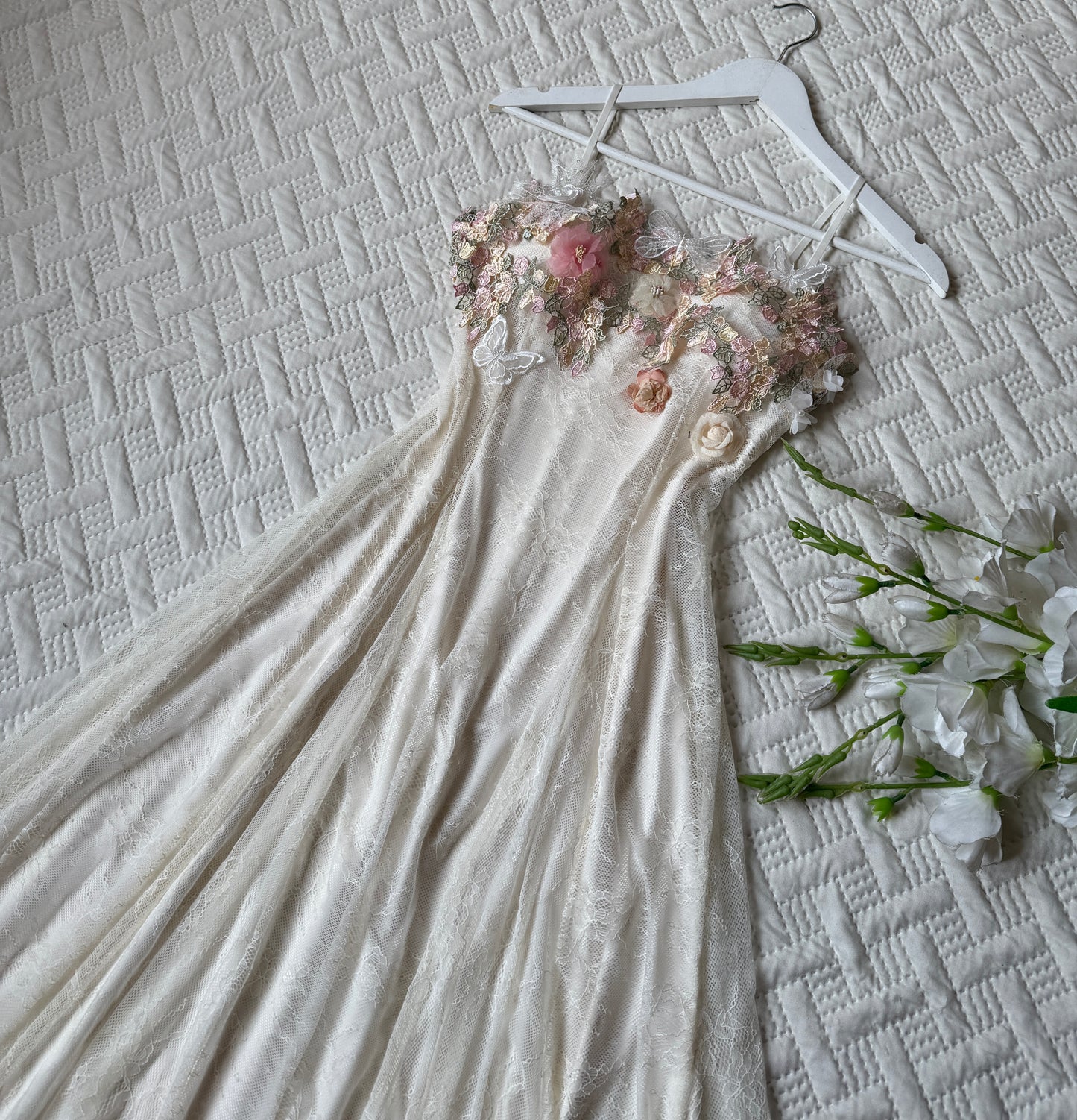 Dreamy lace detailed dress