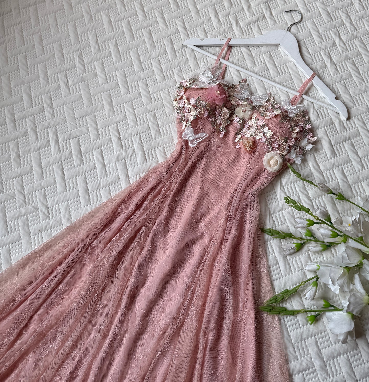 Dreamy lace detailed dress