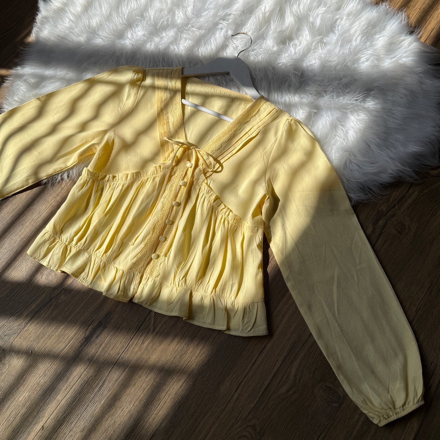 Gorgeous lace detailed linen tops