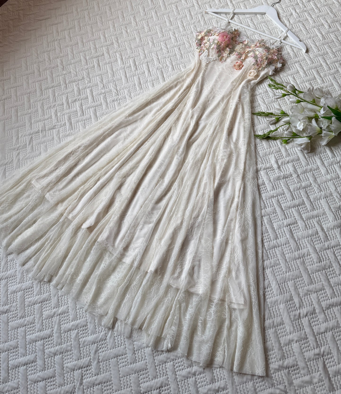 Dreamy lace detailed dress