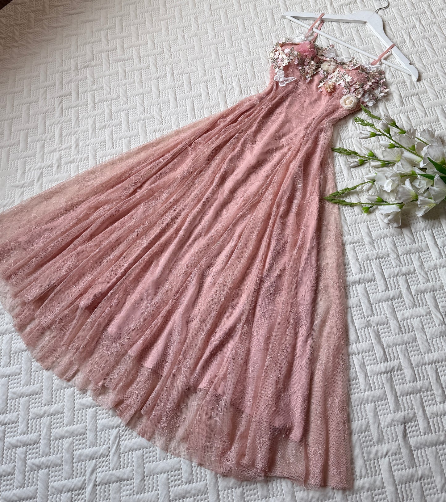 Dreamy lace detailed dress