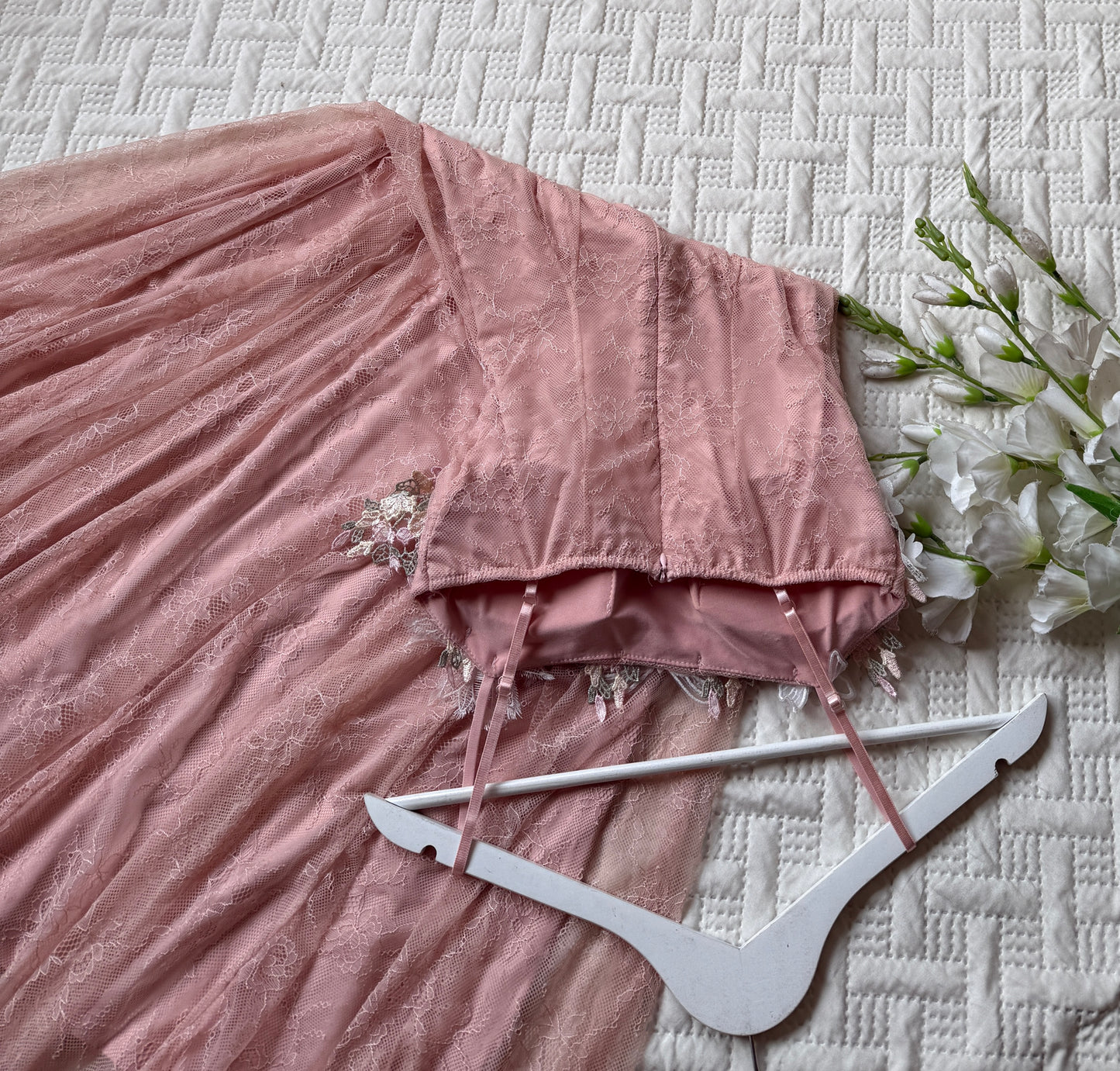 Dreamy lace detailed dress