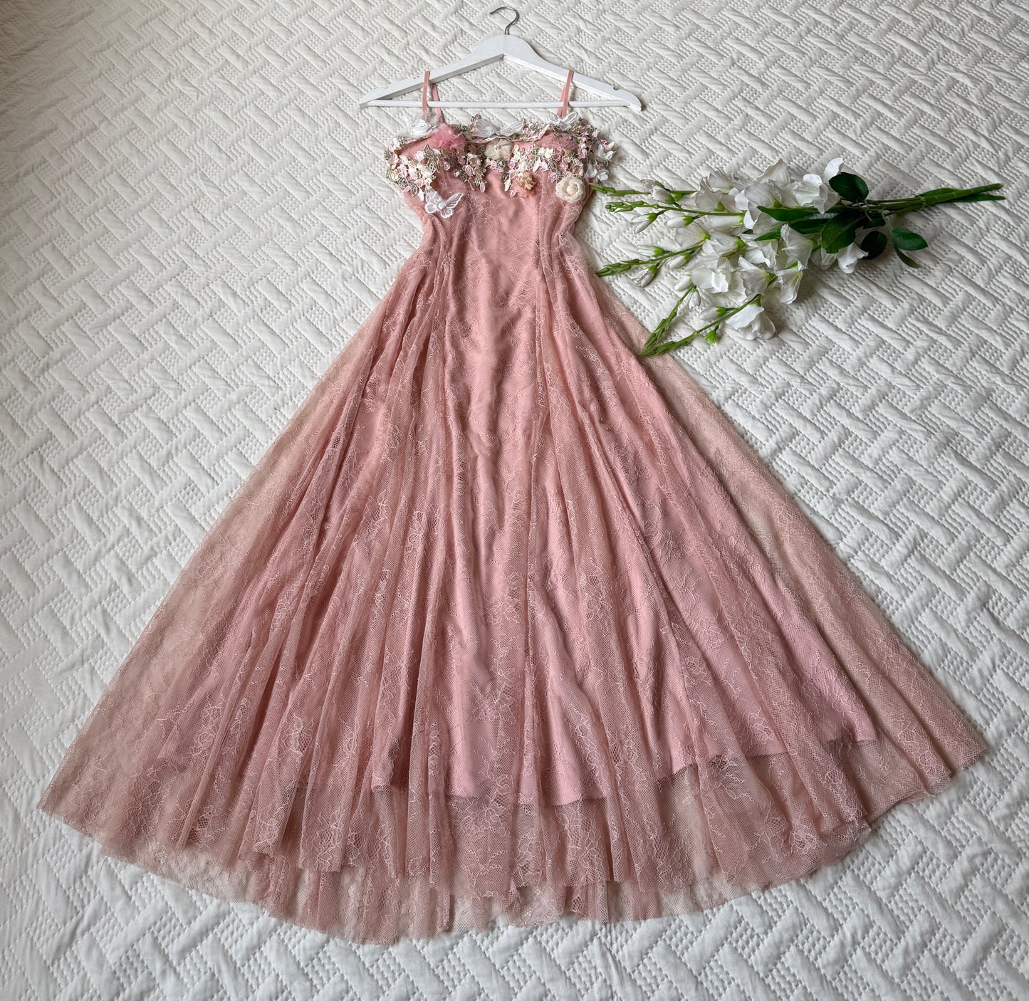 Dreamy lace detailed dress