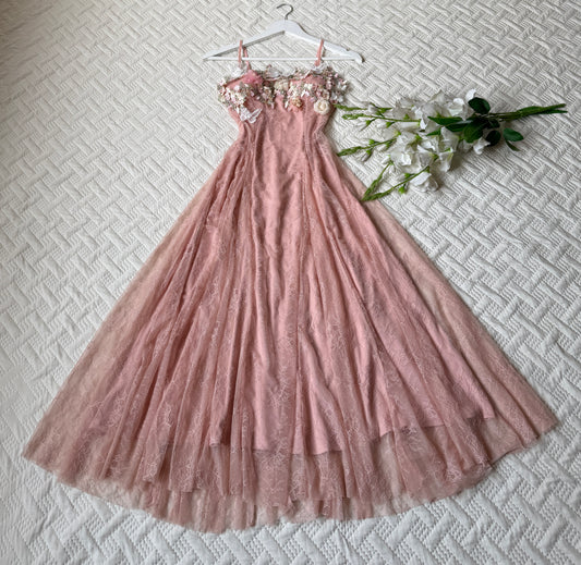 Dreamy lace detailed dress