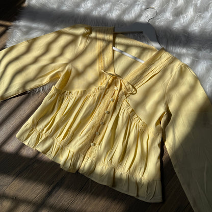 Gorgeous lace detailed linen tops